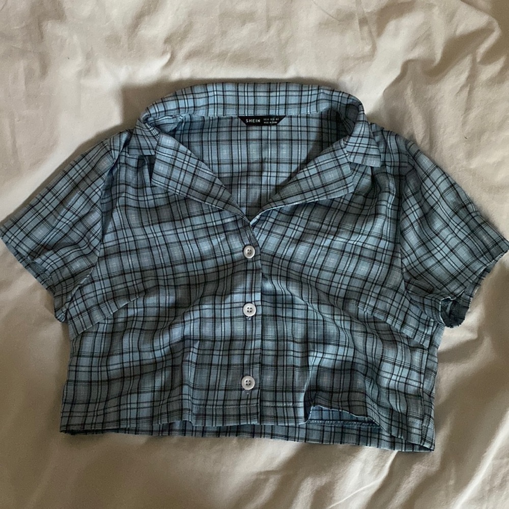 Cropped Blue Patterned Tee